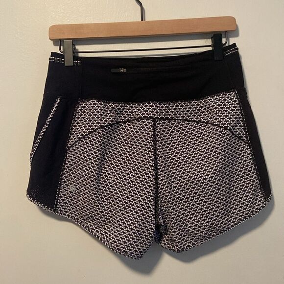 Lululemon Black & White Patterned Real Quick Athletic Shorts Size 6 - Picture 3 of 6